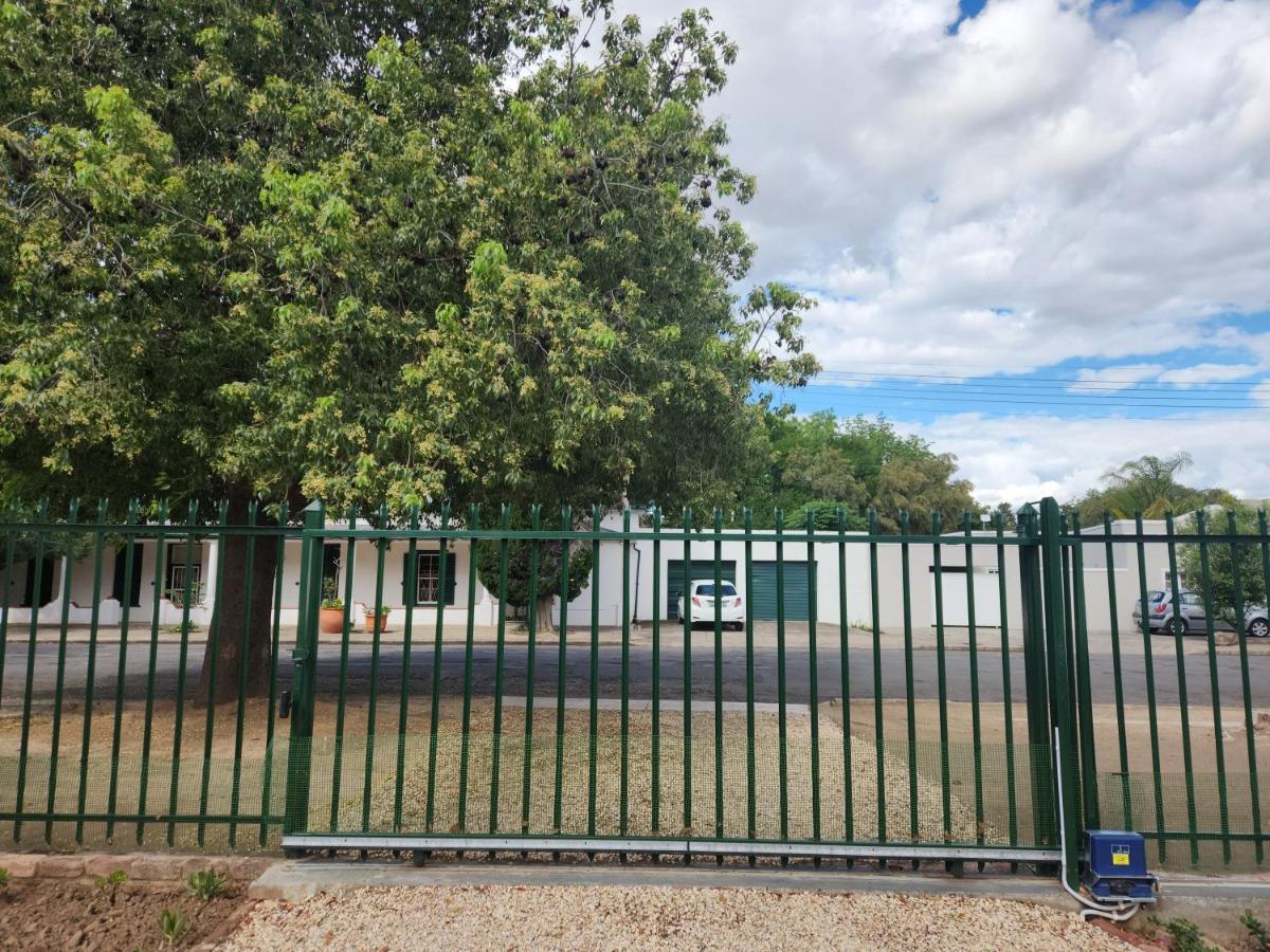 Die Dorpshuis Graaff Reinet Exterior photo