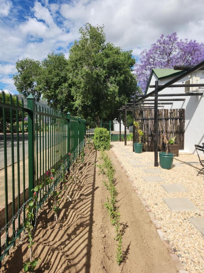 Die Dorpshuis Graaff Reinet Exterior photo