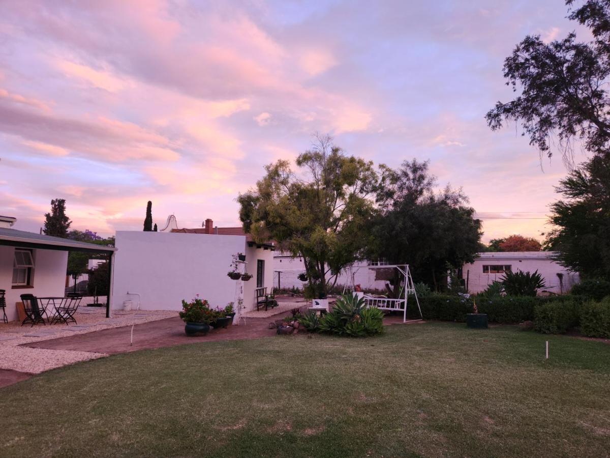 Die Dorpshuis Graaff Reinet Exterior photo