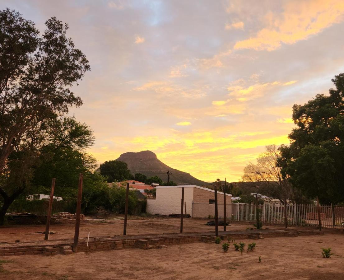 Die Dorpshuis Graaff Reinet Exterior photo