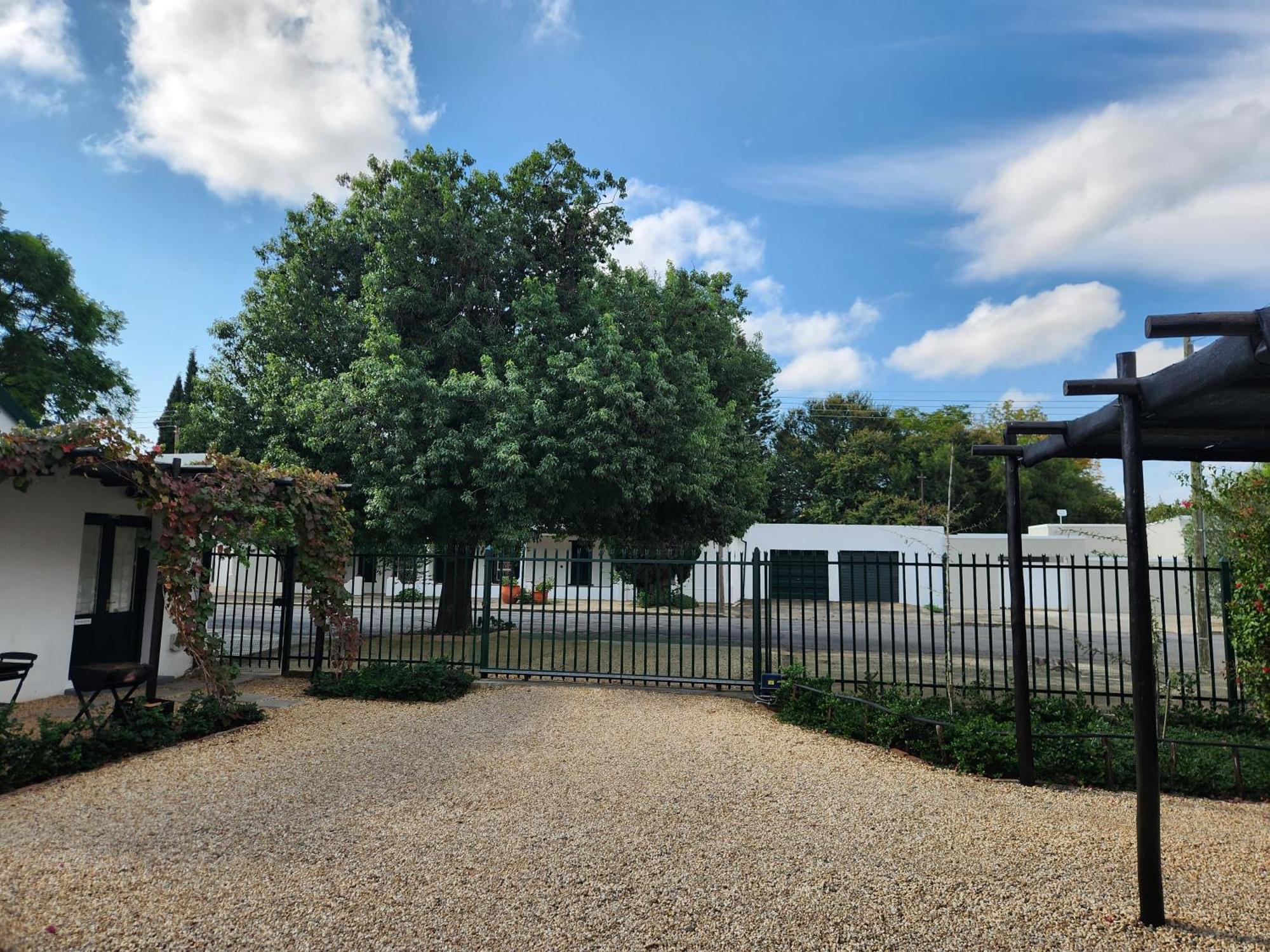 Die Dorpshuis Graaff Reinet Exterior photo