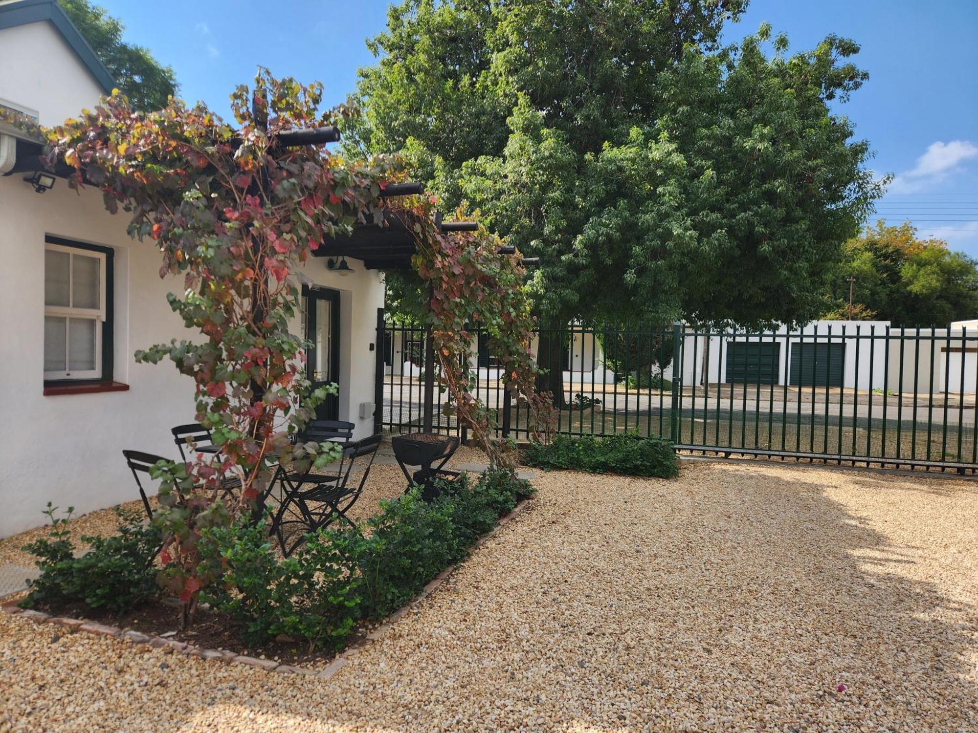 Die Dorpshuis Graaff Reinet Exterior photo