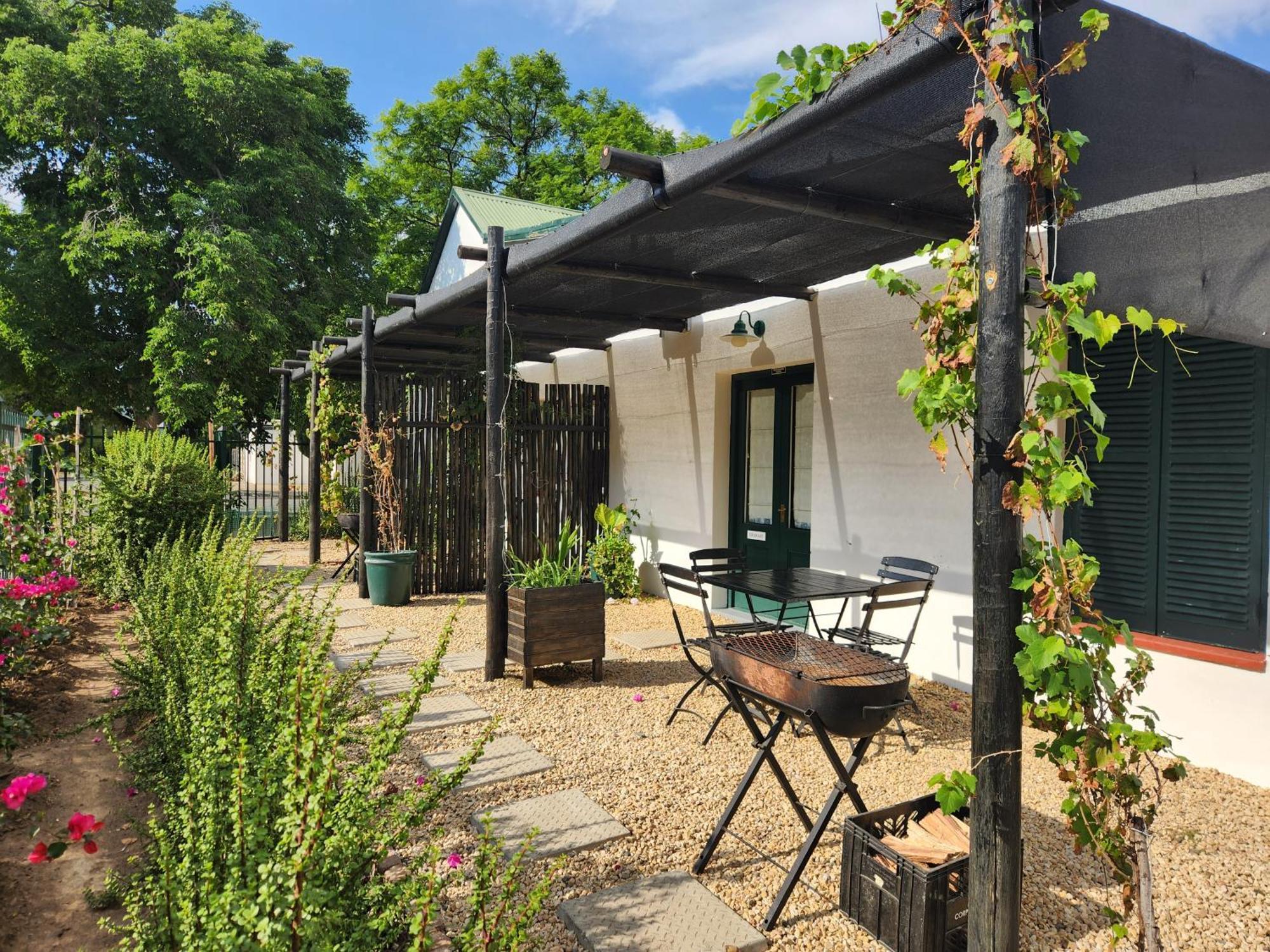 Die Dorpshuis Graaff Reinet Exterior photo